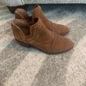 Ankle boots